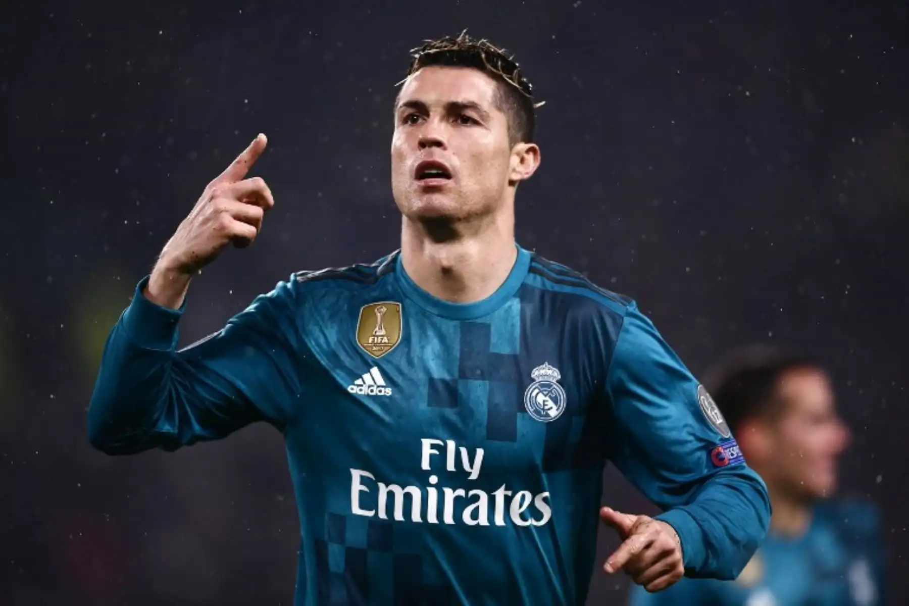 El delantero portugués del Madrid Cristiano Ronaldo celebra después de anotar un segundo gol en el partido de ida de cuartos de final de la UEFA Champions League entre la Juventus y el Real Madrid.Foto:AFP