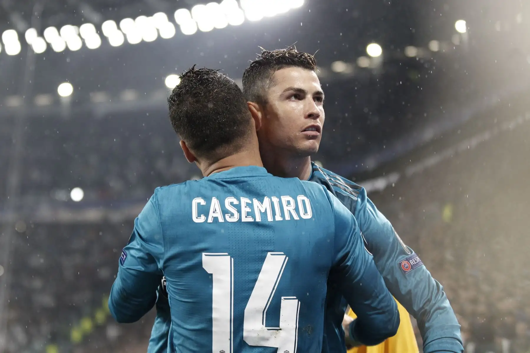 El delantero portugués del Madrid Cristiano Ronaldo celebra después de anotar un segundo gol en el partido de ida de cuartos de final de la UEFA Champions League entre la Juventus y el Real Madrid.Foto:AFP