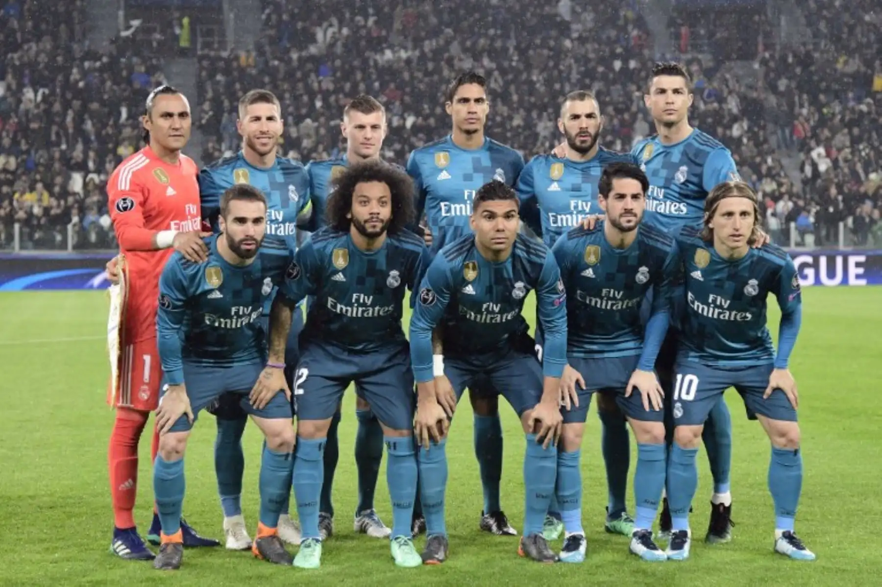 Foto grupal antes del partido de ida de cuartos de final de la UEFA Champions League entre la Juventus Real Madrid en el Estadio Allianz en Turín.AFP