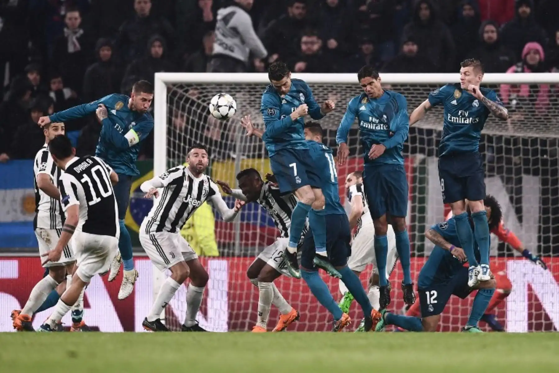 Partido de fútbol de la primera etapa entre la Juventus y el Real Madrid en el estadio Allianz de Turín-Foto:AFP
