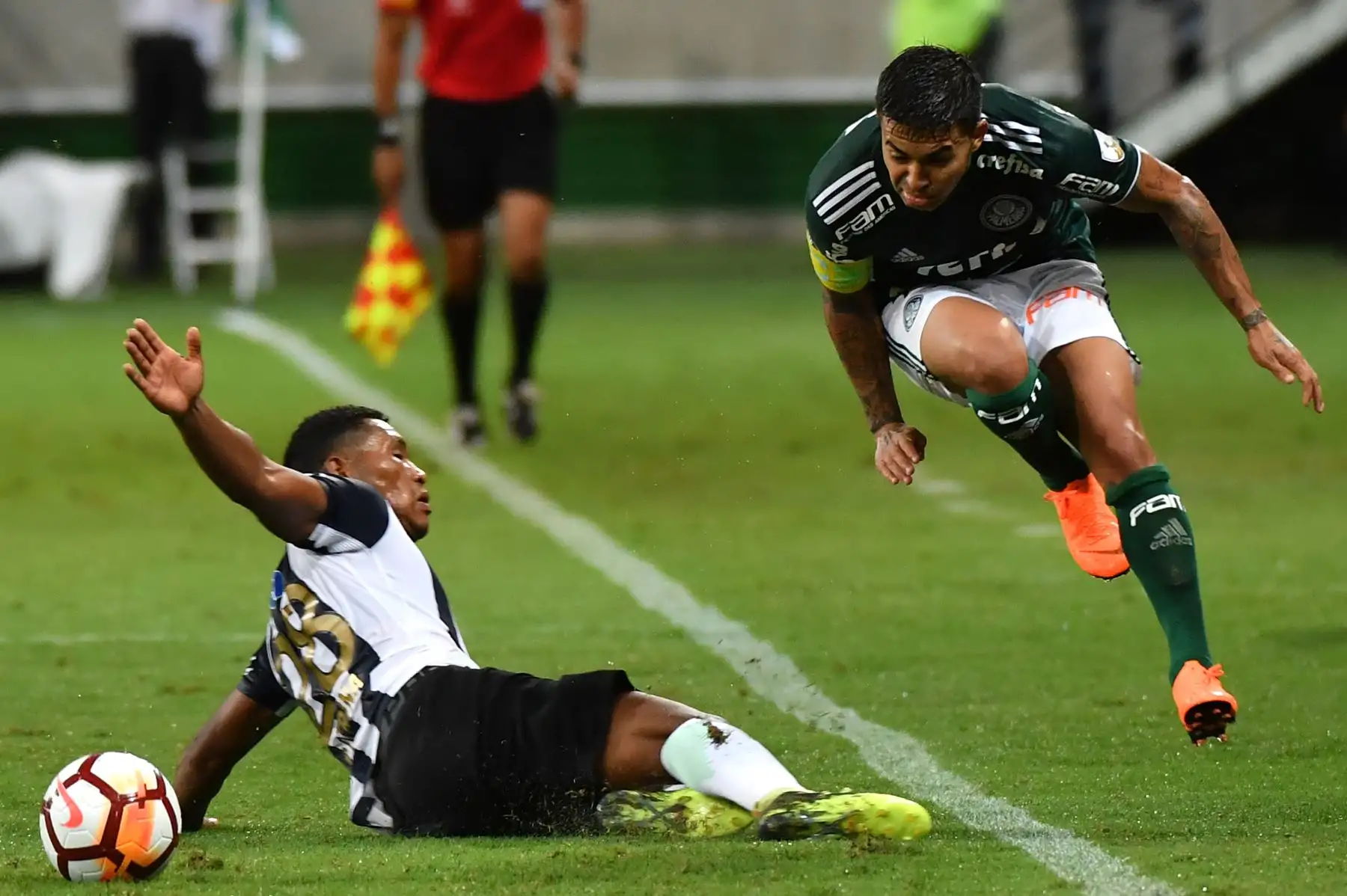 El equipo brasileño fue dueño del cotejo y ganó gracias a los goles de Thiago Martins y Miguel Borja. Foto: ANDINA/AFP