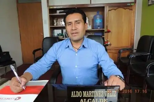 Policía de Huancayo detiene a alcalde de San Jerónimo de Tunán, Aldo Martínez Véliz, por presunta corrupción.