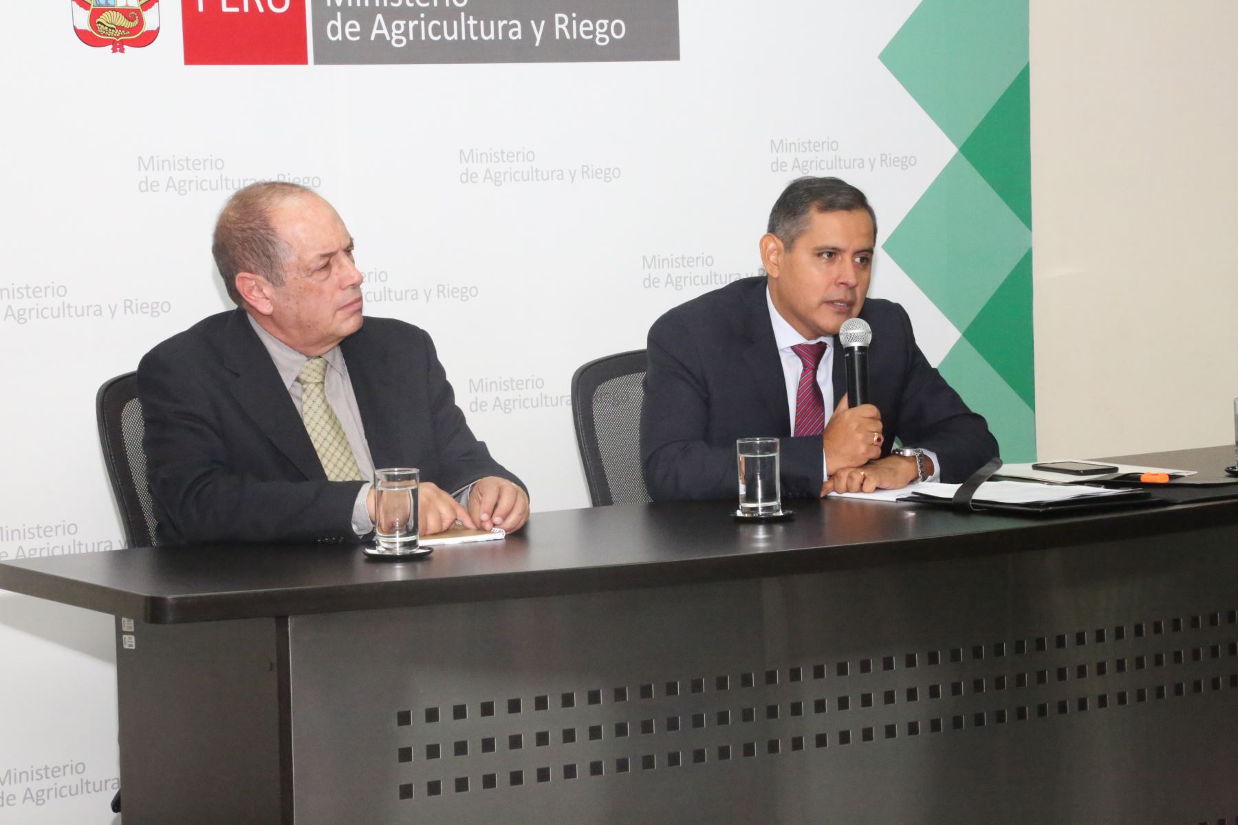 Ministro de Agricultura y Riego, Gustavo Mostajo.