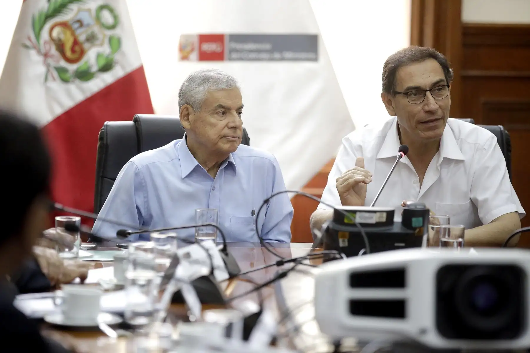 Presidentes Martín Vizcarra y jefe del Gabinete Ministerial, César Villanueva, se reunieron con gobernadores regionales en Palacio de Gobierno. Foto:ANDINA/Prensa Presidencia
