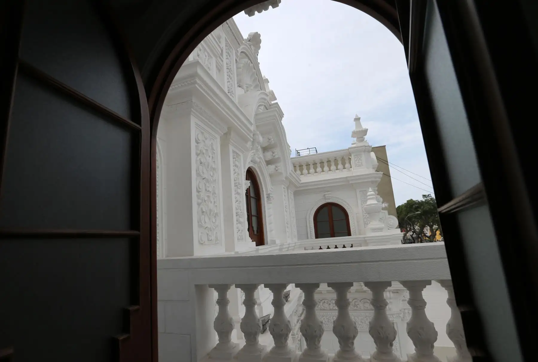 Casa Suárez, en Miraflores, tiene un  peculiar parecido al Palacio de Gobierno. Foto: ANDINA/Norman Córdova.