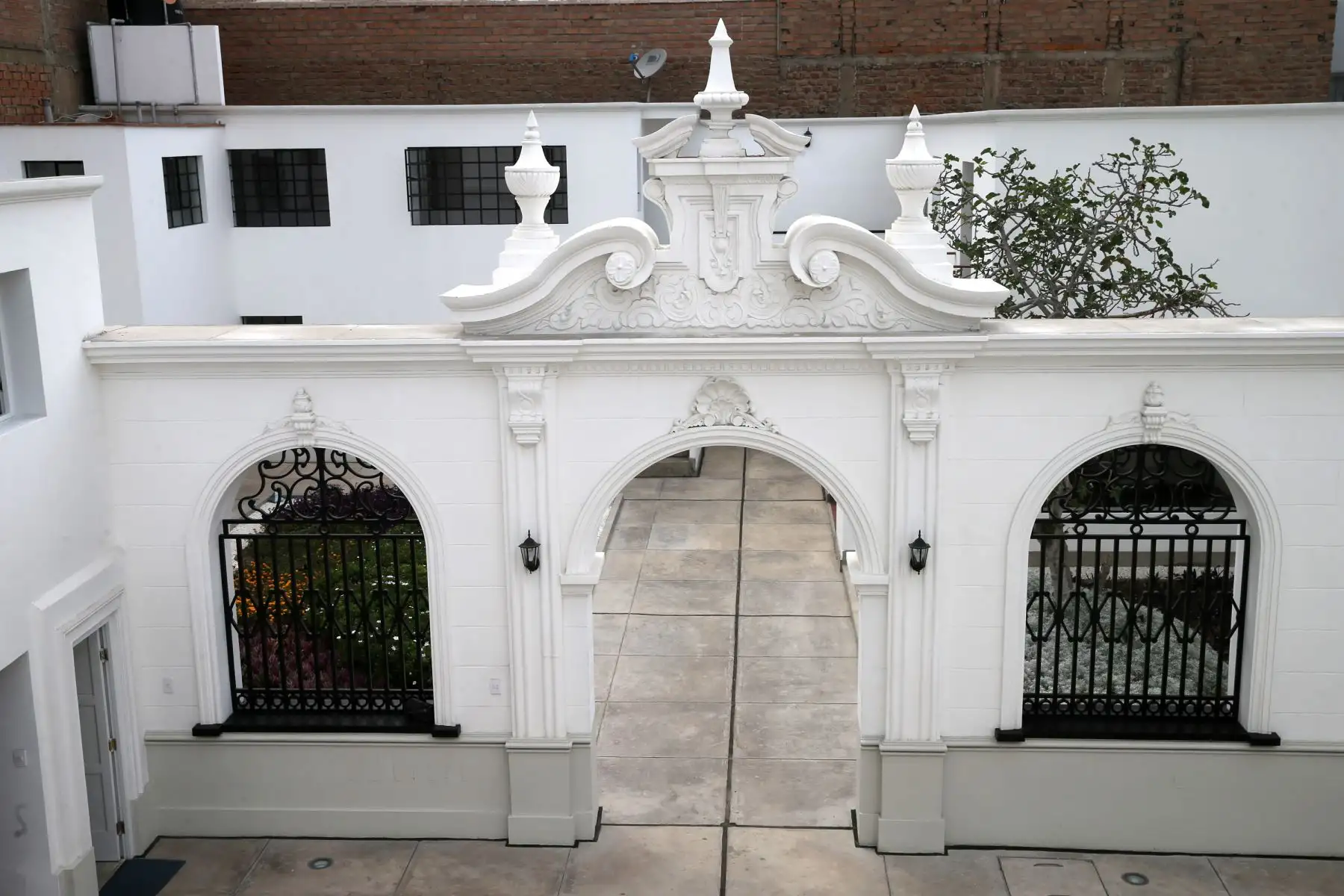 Casa Suárez, en Miraflores, tiene un  peculiar parecido al Palacio de Gobierno. Foto: ANDINA/Norman Córdova.