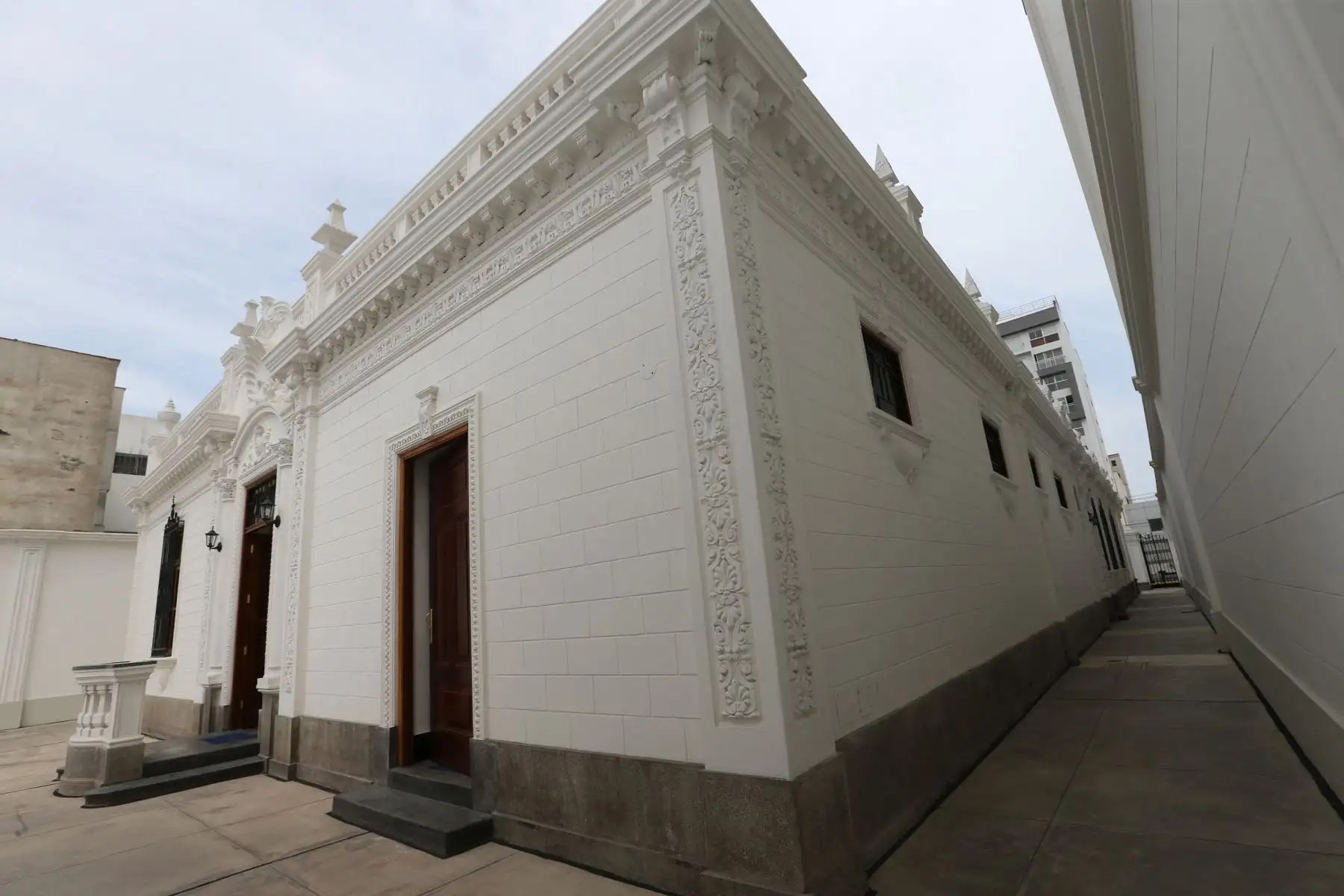 Casa Suárez, en Miraflores, tiene un  peculiar parecido al Palacio de Gobierno. Foto: ANDINA/Norman Córdova.