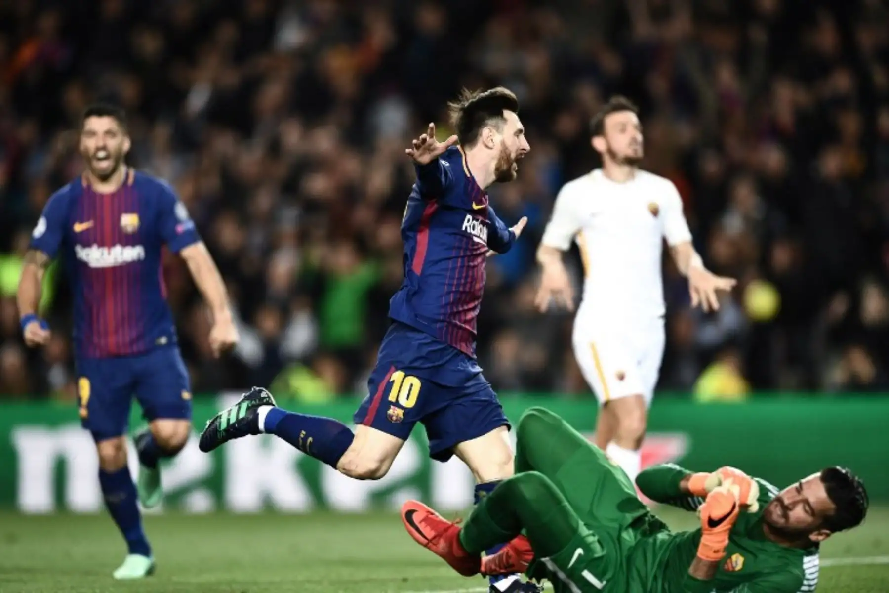 Lionel Lionel Messi celebra después de que AS Roma anotara un gol en el partido de cuartos de final de la UEFA Champions League entre el Barcelona y la AS Roma en el Camp Nou Stadium.Foto:AFP