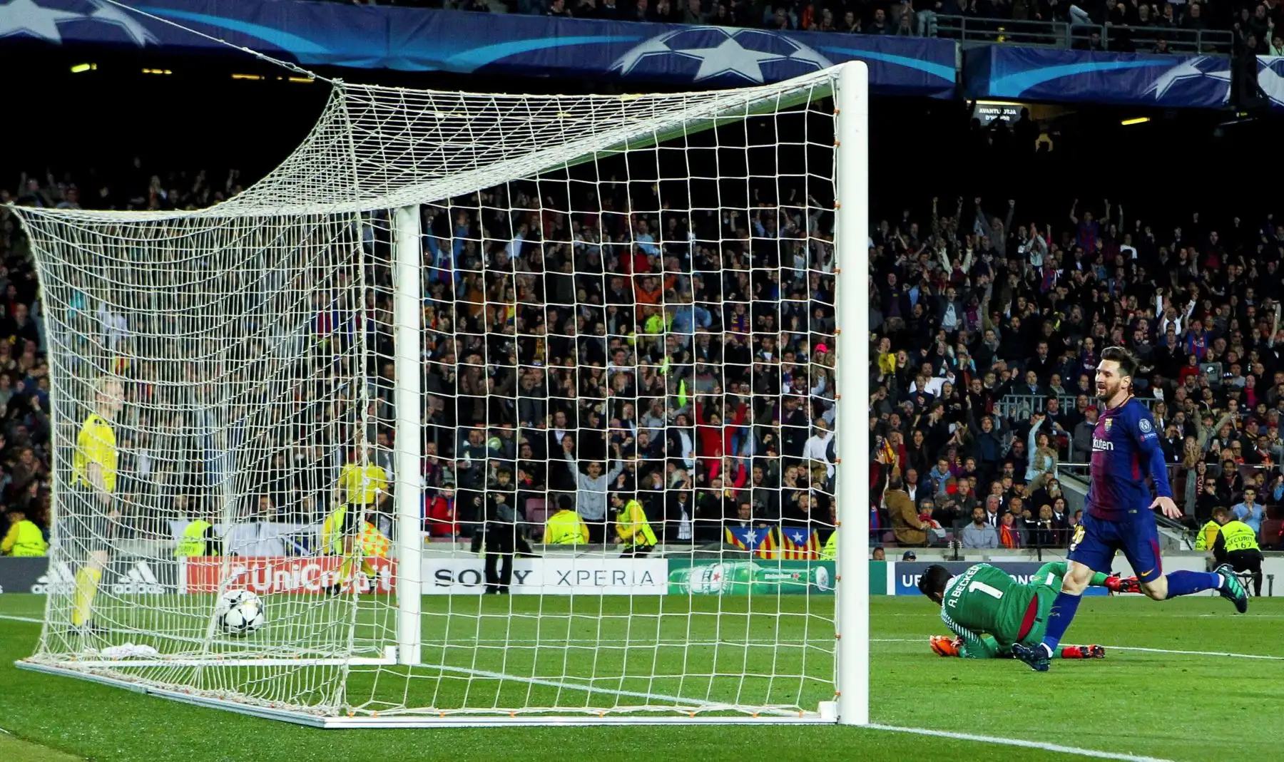 El argentino del FC Barcelona Leo Messi celebra el primer gol del equipo frente a la Roma. Foto: EFE.