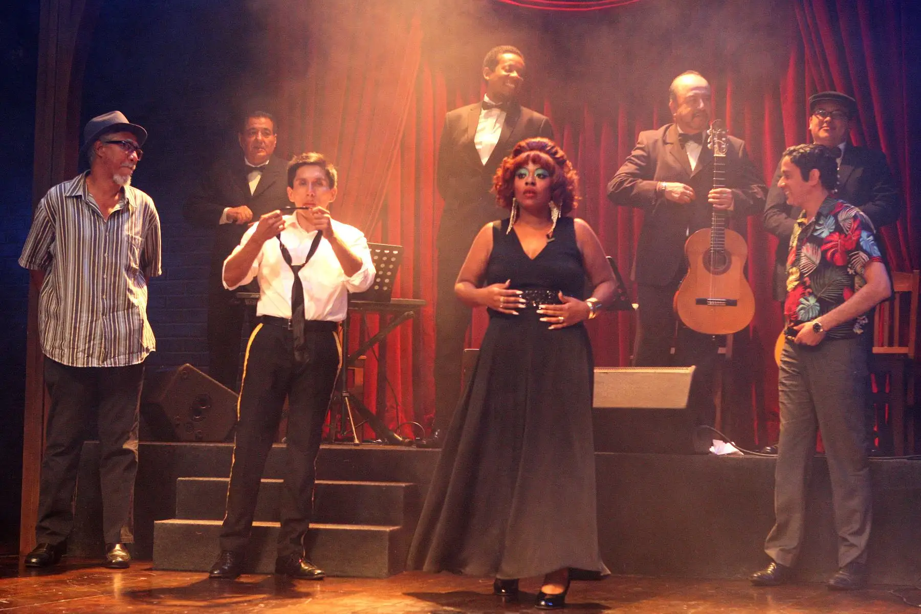 Obra teatral sobre Lucha Reyes "Sin decirte adiós",de Eduardo Adrianzén, dirigida por Rómulo Assereto y protagonizada por Anaí Padilla, Christian Ysla, Américo Zúñiga, Martín Martínez, Diego Santana, Willy Terry, Pierr Padilla, José Terry y Juan Alberto Córdova. Foto: ANDINA/Héctor Vinces.