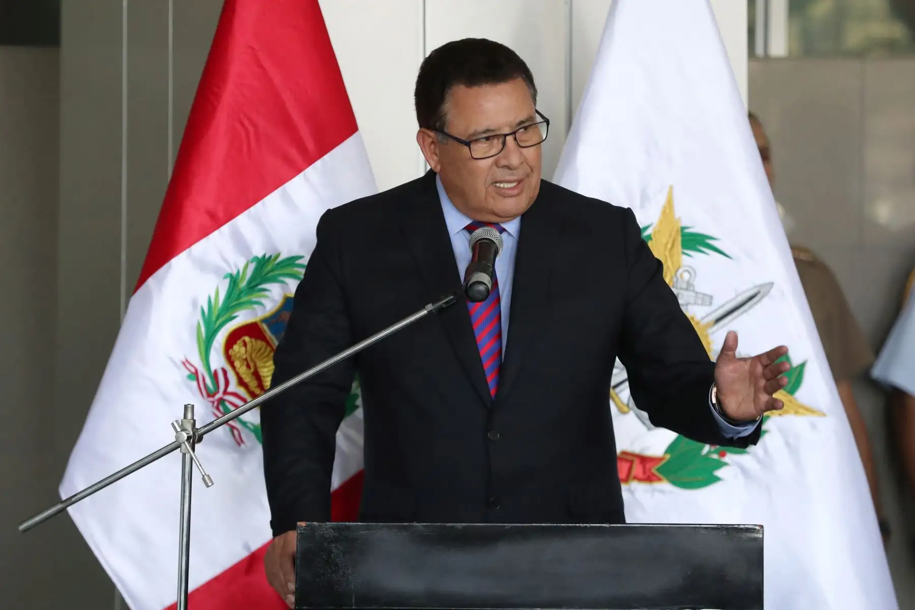 Ministro de Defensa, José Huerta, se presentó ante el personal civil y militar del ministerio. Foto: ANDINA/Ministerio de Defensa.