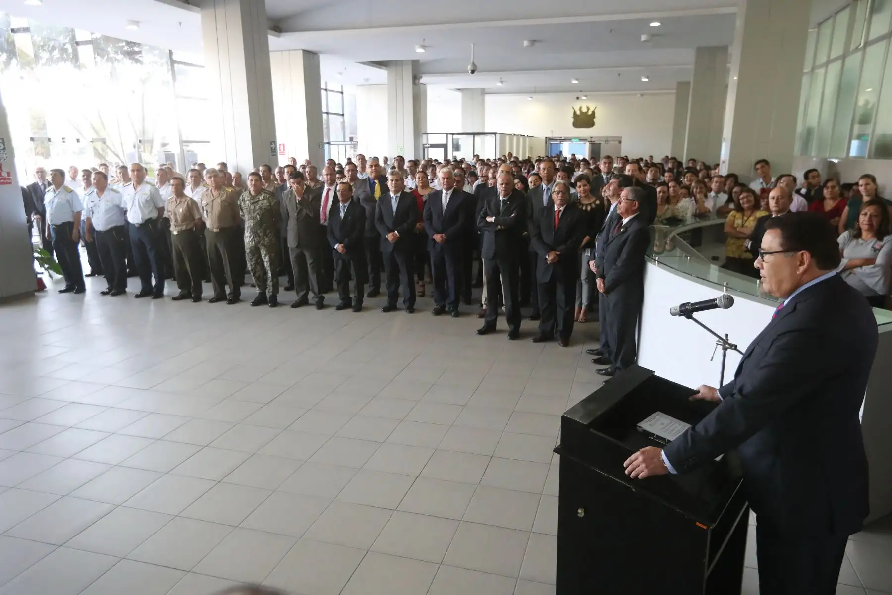 Ministro de Defensa, José Huerta, se presentó ante el personal civil y militar del ministerio. Foto: ANDINA/Ministerio de Defensa.