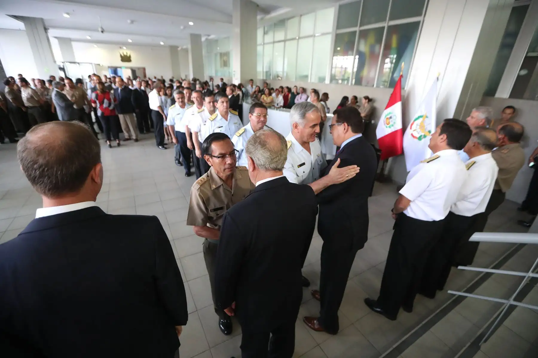 Ministro de Defensa, José Huerta, se presentó ante el personal civil y militar del ministerio. Foto: ANDINA/Ministerio de Defensa.