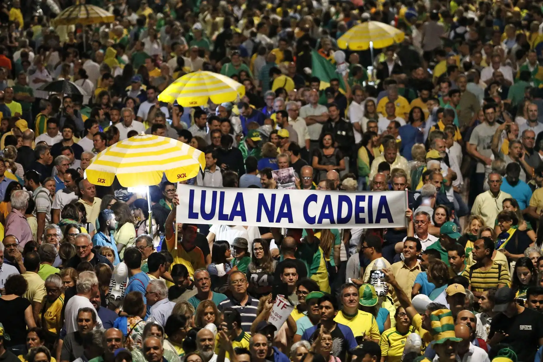 Manifestantes contra el expresidente brasileño Luiz Inácio Lula da Silva convocan una manifestación para exigir su encarcelamiento en Sao Paulo, Brasil, el 3 de abril de 2018. Foto: AFP.