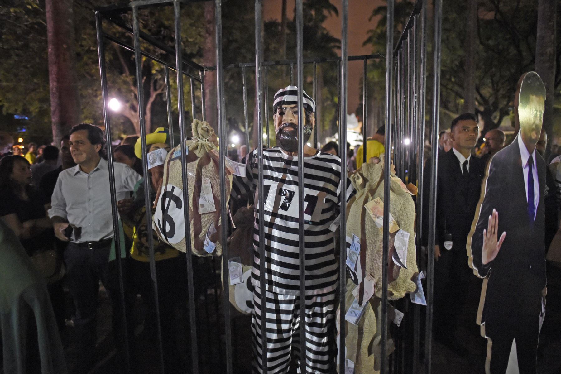 Manifestantes contra el expresidente brasileño Luiz Inácio Lula da Silva convocan una manifestación para exigir su encarcelamiento en Sao Paulo, Brasil, el 3 de abril de 2018. Foto: AFP.