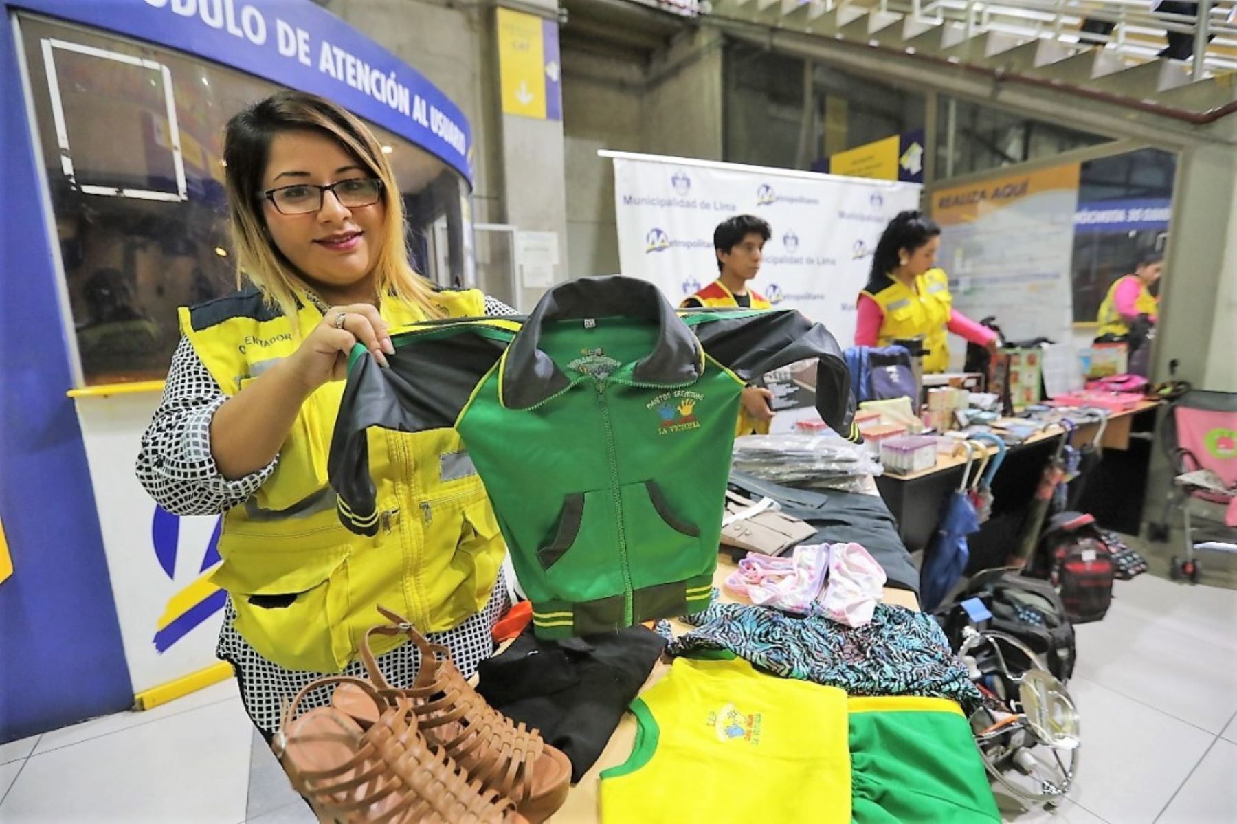 Metropolitano: hallan mochilas, loncheras y hasta uniformes olvidados por escolares. Foto: ANDINA/Difusión.