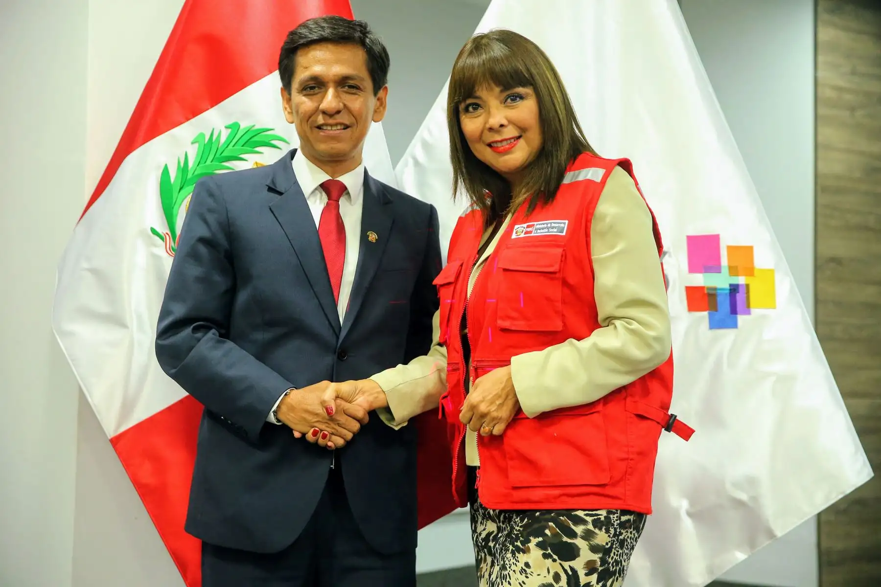 MInistra del Midis, Liliana La Rosa, recibe el cargo del saliente Jorge Meléndez. Foto: ANDINA/Luis Iparraguirre