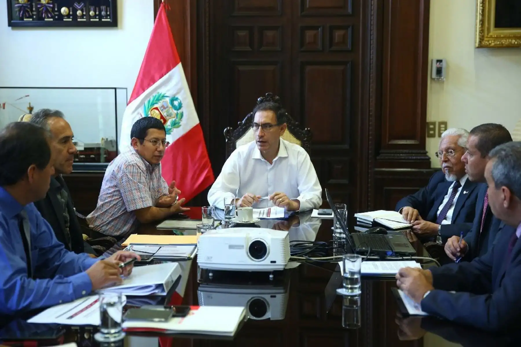 Presidente Martín Vizcarra durante reunión para agilizar reconstrucción con cambios. Foto: Presidencia.