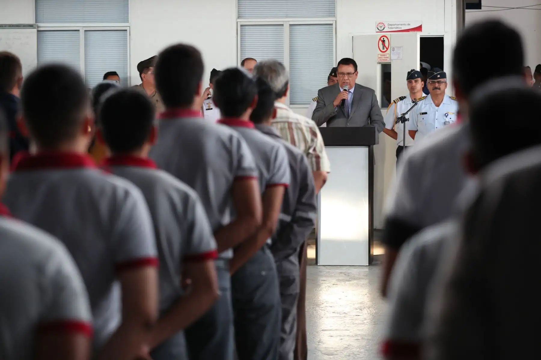 El ministro de Defensa, José Huerta visitó el Instituto de Educación Superior Tecnológico Público de las Fuerzas Armadas. Foto: ANDINA/Ministerio de Defensa