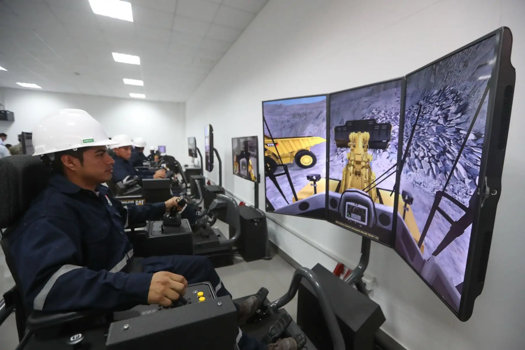 El ministro de Defensa, José Huerta visitó el Instituto de Educación Superior Tecnológico Público de las Fuerzas Armadas. Foto: ANDINA/Ministerio de Defensa