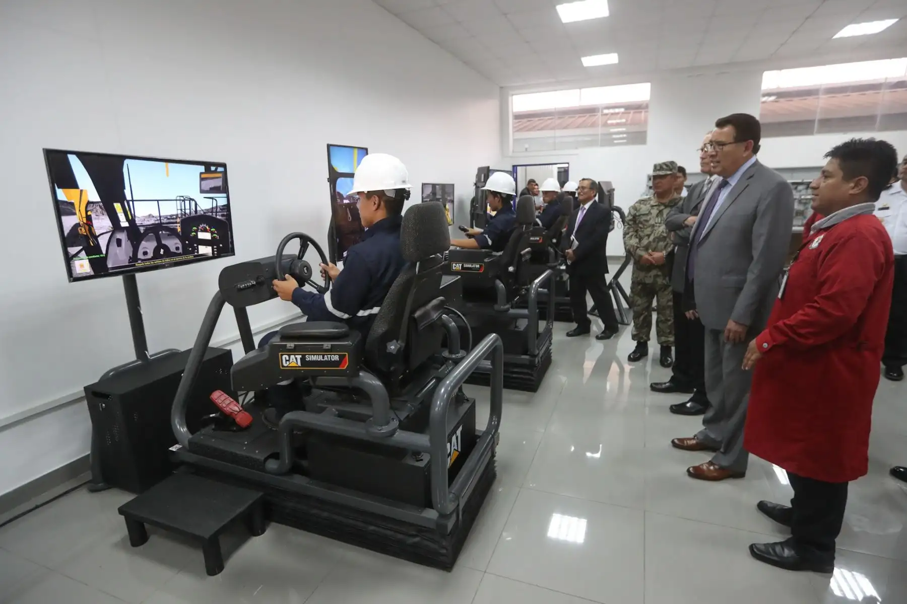 El ministro de Defensa, José Huerta visitó el Instituto de Educación Superior Tecnológico Público de las Fuerzas Armadas. Foto: ANDINA/Ministerio de Defensa