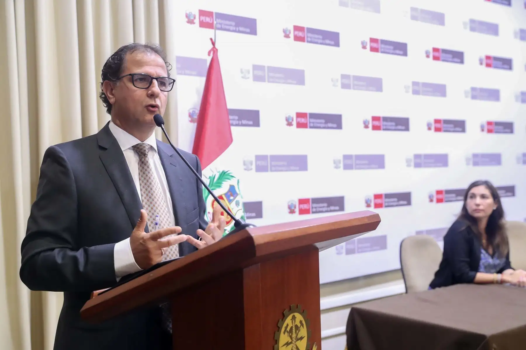 Ministro de Energía y Minas, Francisco Ísmodes. Foto: Difusión.