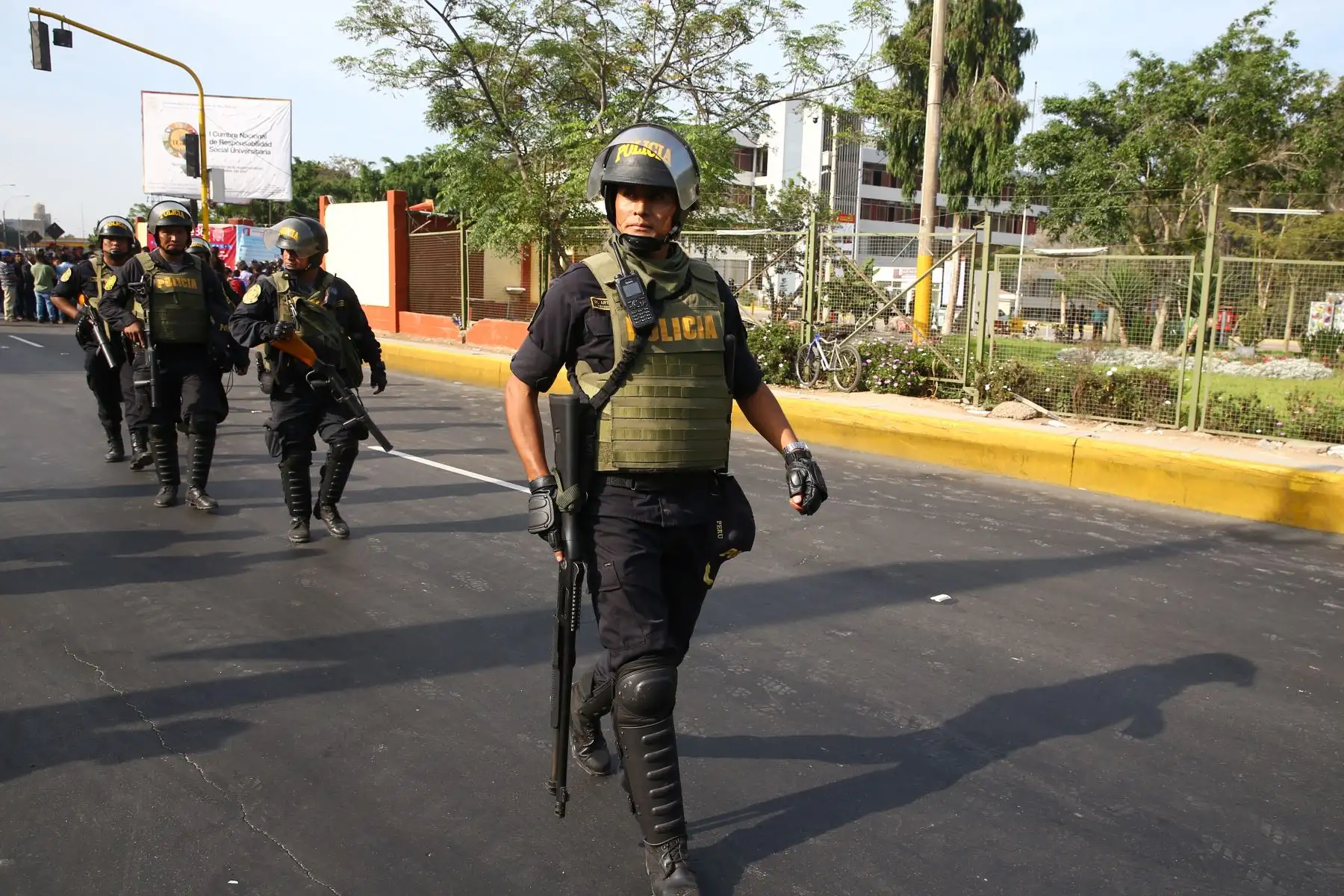 Policía Nacional ingresa a Universidad San Marcos para retirar a los alumnos que tomaron la universidad el día de ayer. Foto: ANDINA/Melina Mejía
