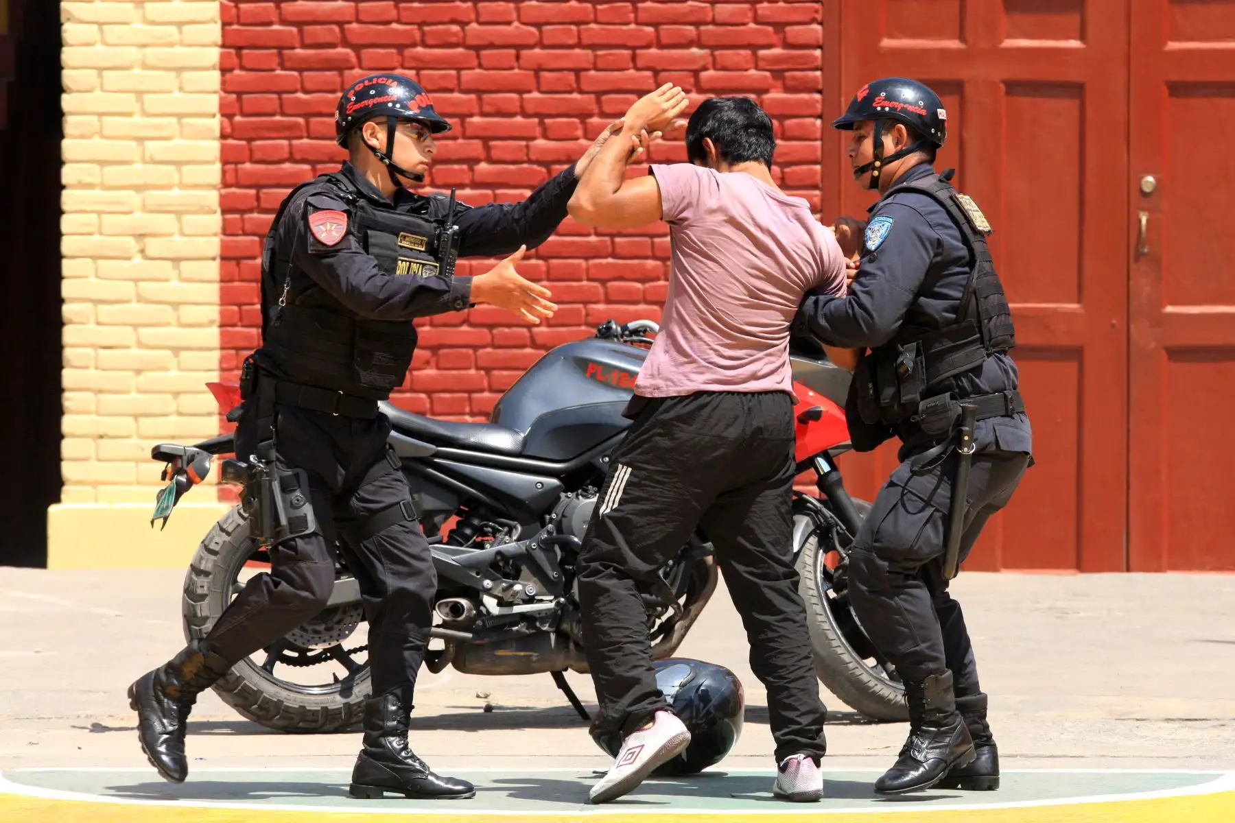 Demostración de operativos especiales realizados por el Escuadrón de Emergencia. Foto: ANDINA/Dante Zegarra.