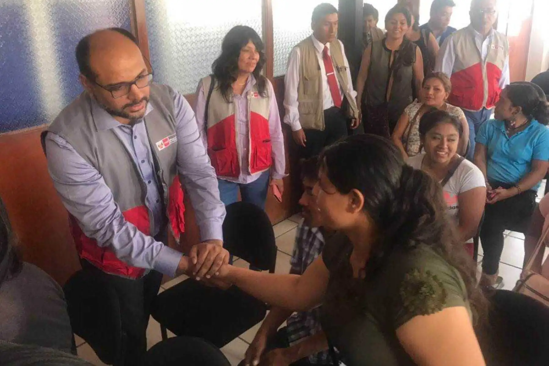 Luego de reunirse con las autoridades educativas y policiales de la ciudad iqueña de Chincha por el caso de una alumna víctima de abuso sexual en su colegio, el ministro de Educación, Daniel Alfaro, pidió el apoyo de los operadores de justicia para lograr la inmediata captura de todas las personas implicadas en este terrible hecho.