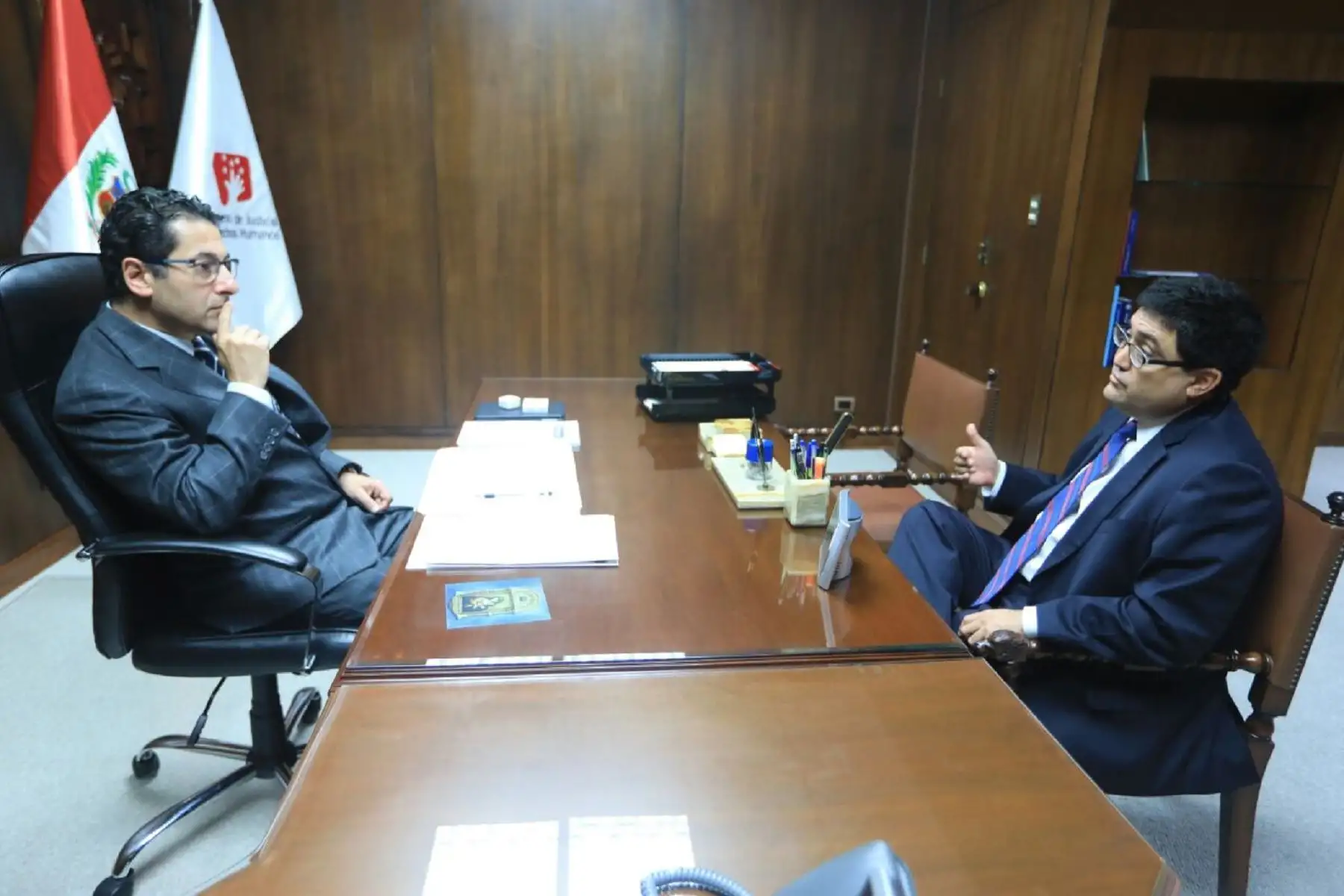 Ministro Salvador Heresi coordina acciones para fortalecer lucha anticorrupción.