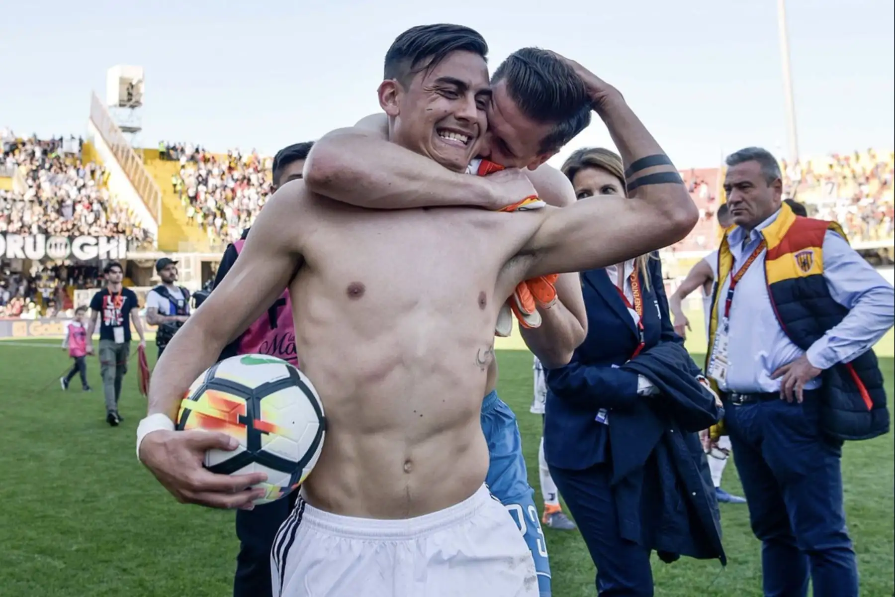 Dybala marcó un Hat-Trick y demuestra ser de selección Juventus derrotó 4-2 al Benevento .Foto:twiter/Benevento