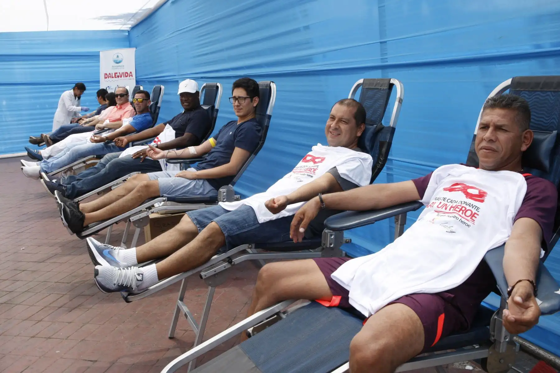 Futbolistas y artistas apoyan la campaña de Salud " Dale Vida", donar sangre es donar vida, organizado por el Ministerio de Salud y la municipalidad de Magdalena. Foto: ANDINA/Eddy Ramos.