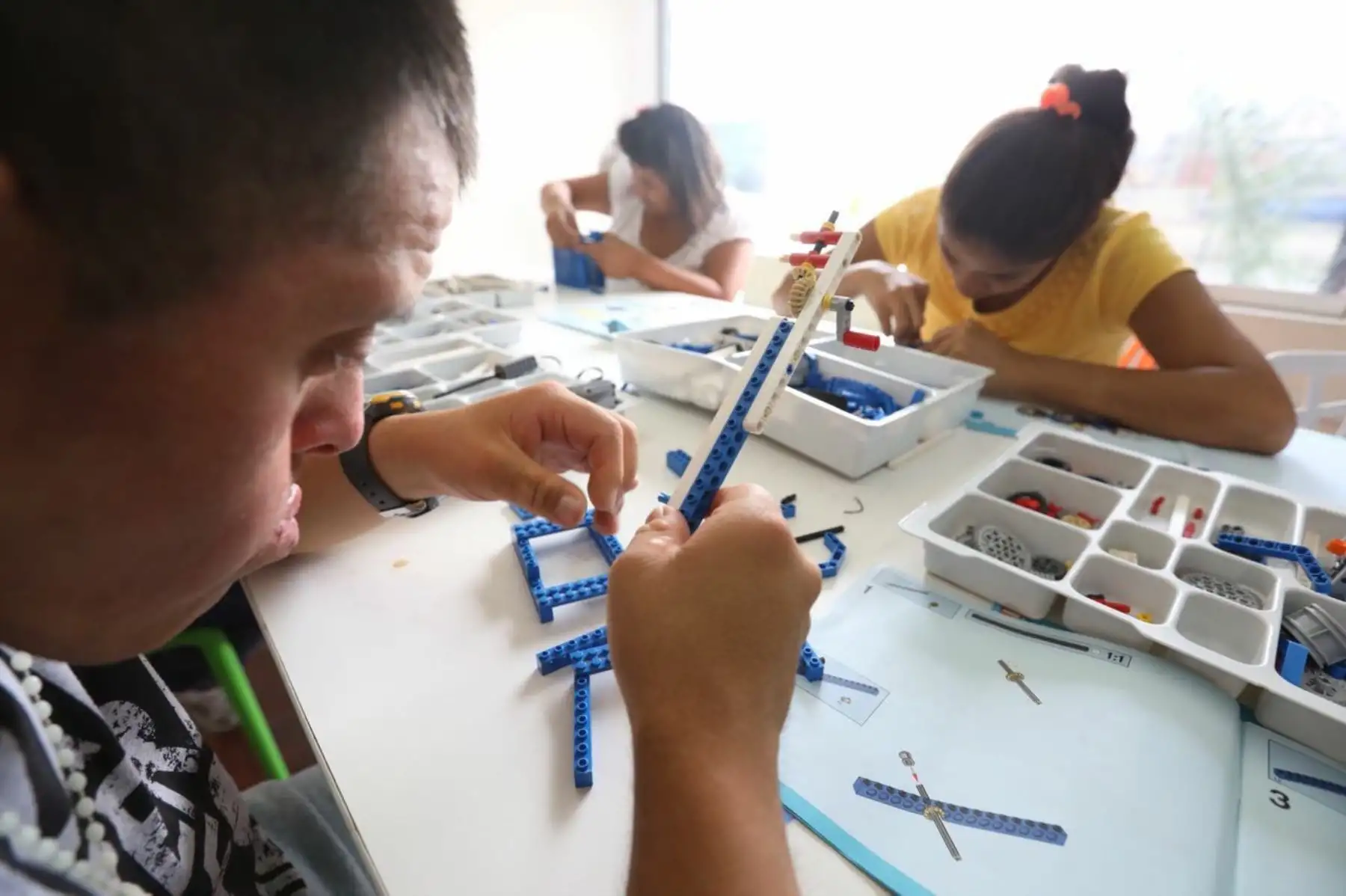 Niños con habilidades especiales reciben conocimientos sobre robótica. Foto: ANDINA/Difusión.
