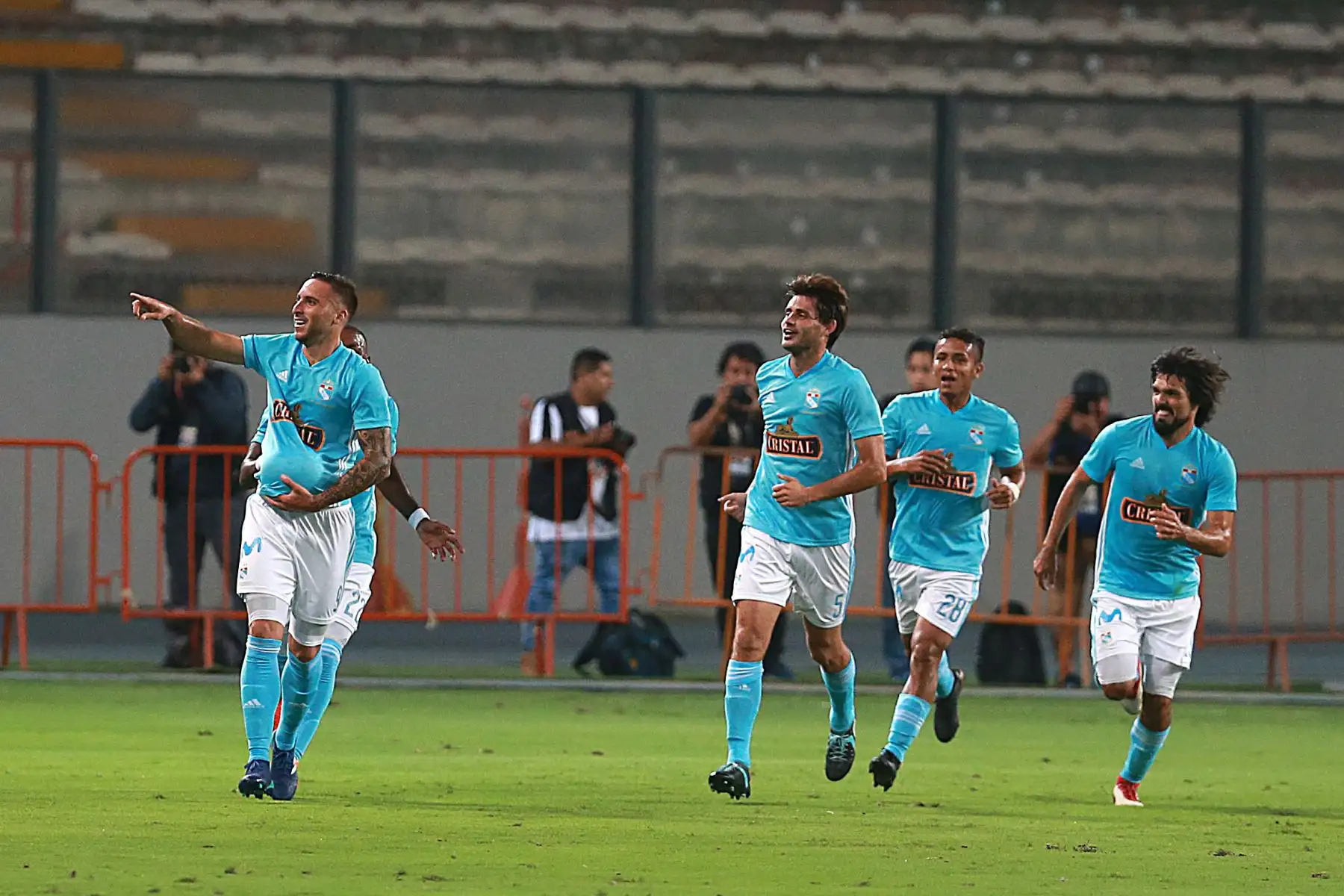 Emanuel Herrera anota el primer gol ante  Alianza Lima. Foto: ANDINA/Vidal Tarqui