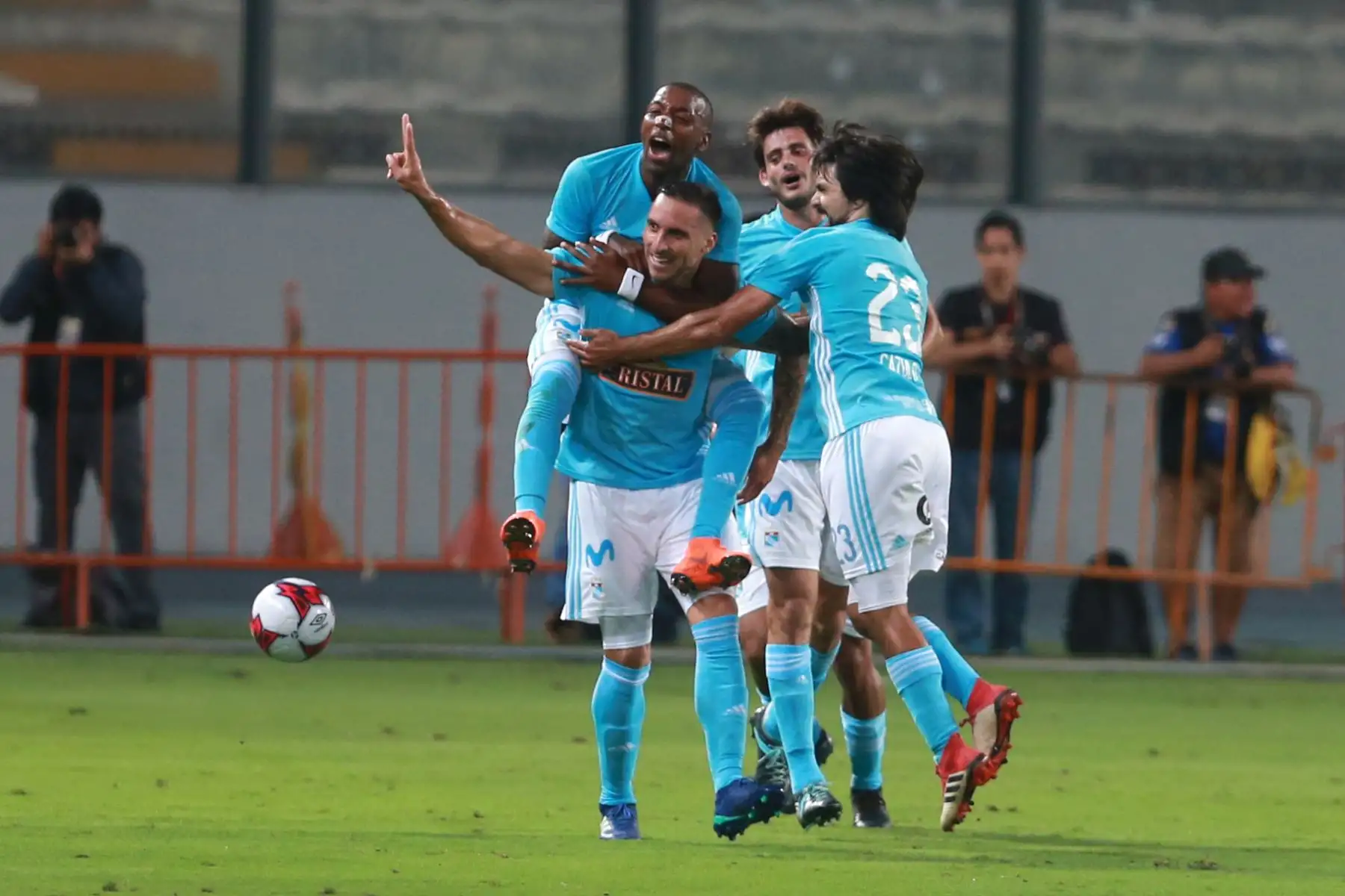 Emanuel Herrera anota el primer gol ante  Alianza Lima. Foto: ANDINA/Vidal Tarqui