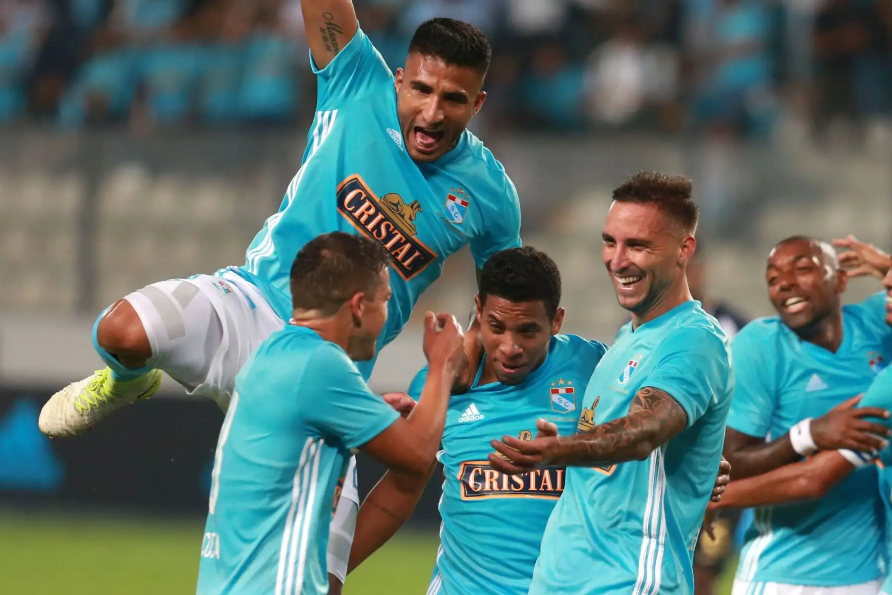 Emanuel Herrera anota el segundo gol del partido ante Alianza Lima. Foto: ANDINA/Vidal Tarqui