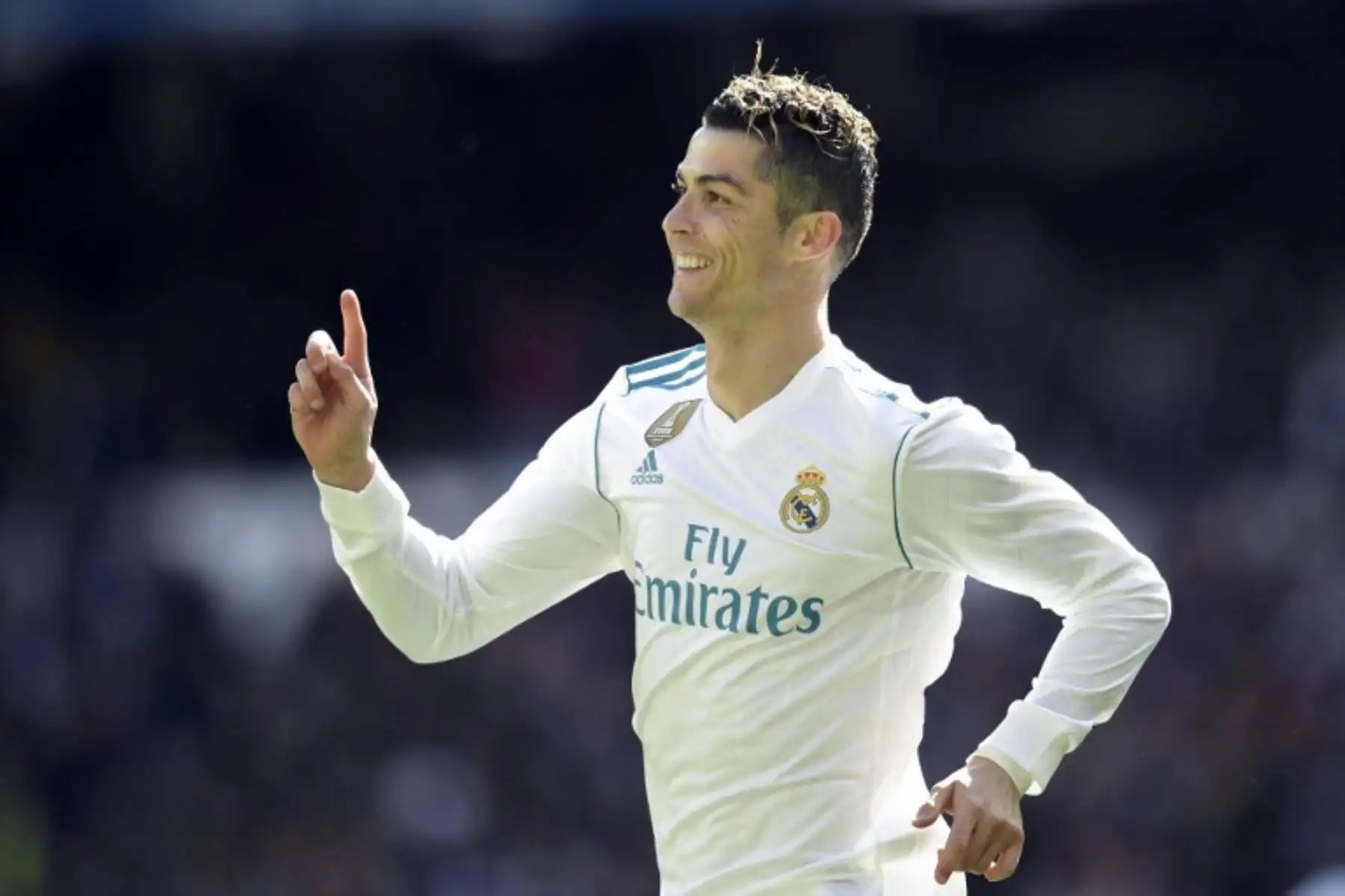 El delantero portugués del Real Madrid Cristiano Ronaldo celebra después de anotar un gol durante el partido de fútbol de la liga española entre el Real Madrid CF y el Club Atlético de Madrid.Foto:AFP