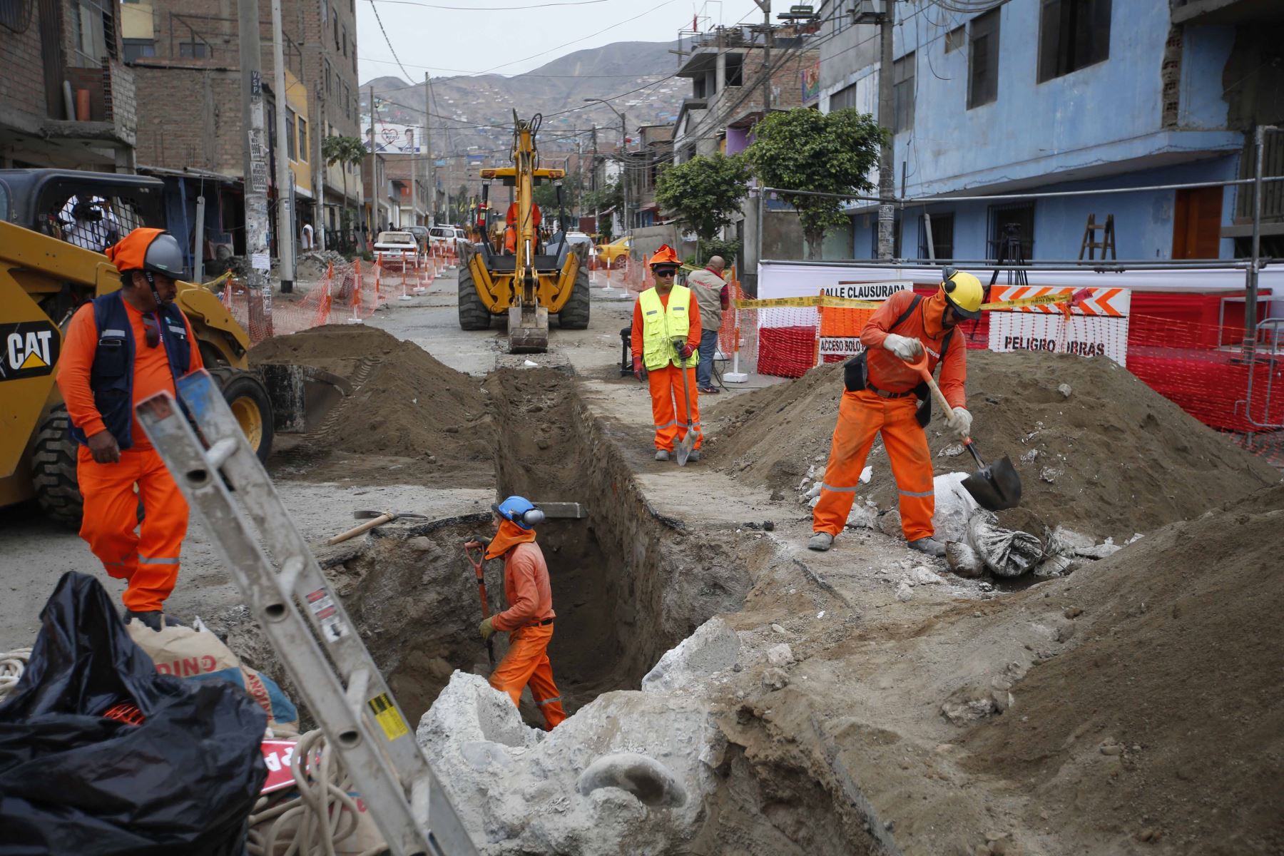 Trabajos de agua y alcantarillado en Lima. Foto: Cortesía.