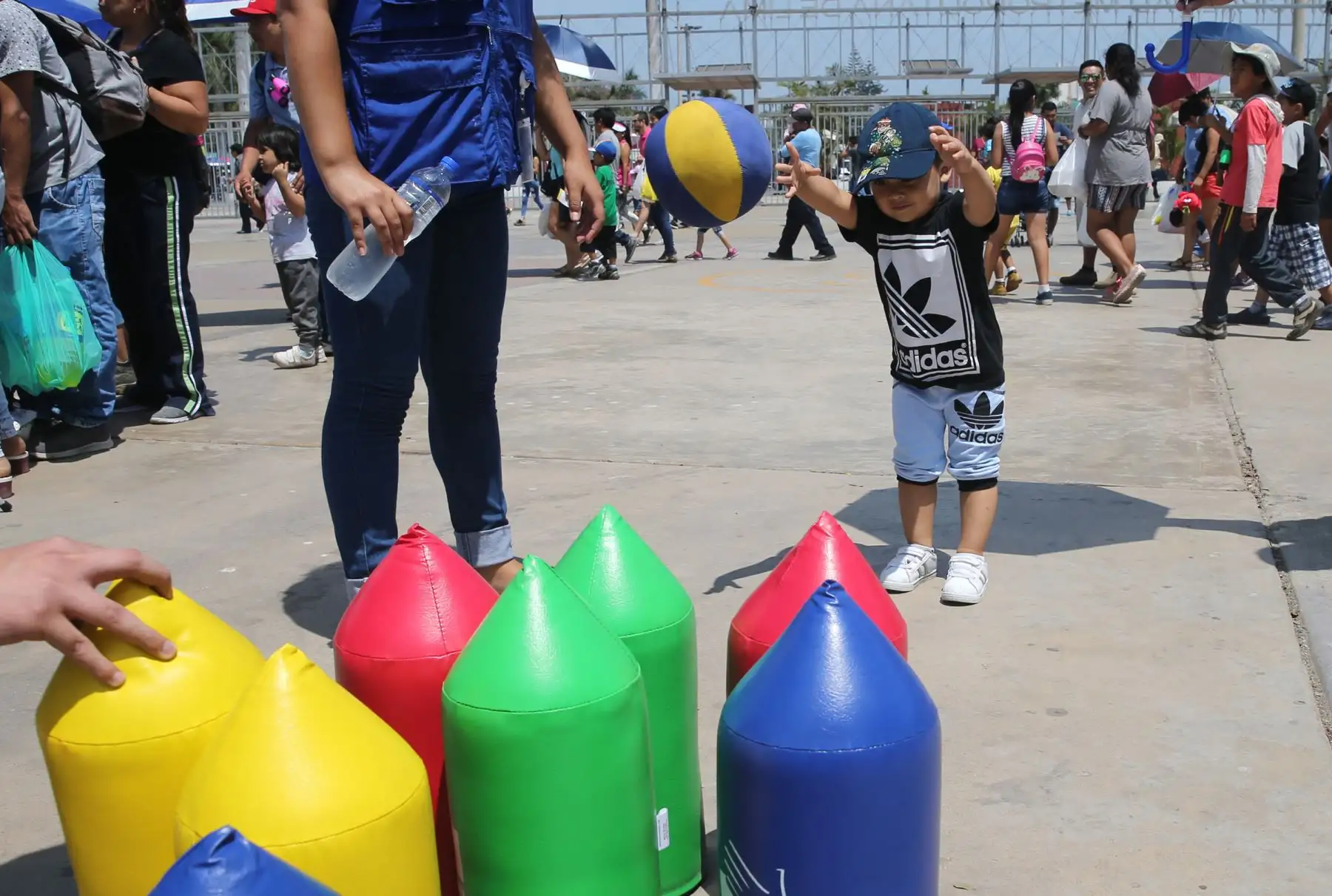 Defensoría  del Pueblo realizo actividades por el Día de la Niñez , en el parque de las leyendas .Foto: ANDINA/Norman Córdova