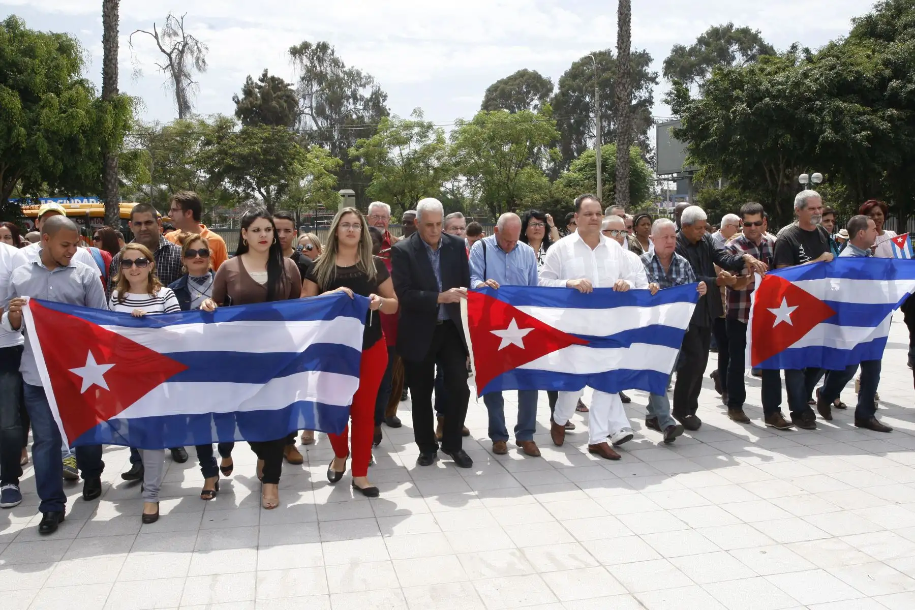 La delegación cubana realiza colocación de una ofrenda floral en el Monumento a los Próceres y Precursores de la Independencia en el marco de la VIII Cumbre de las Américas.  Foto:ANDINA/Eddy Ramos