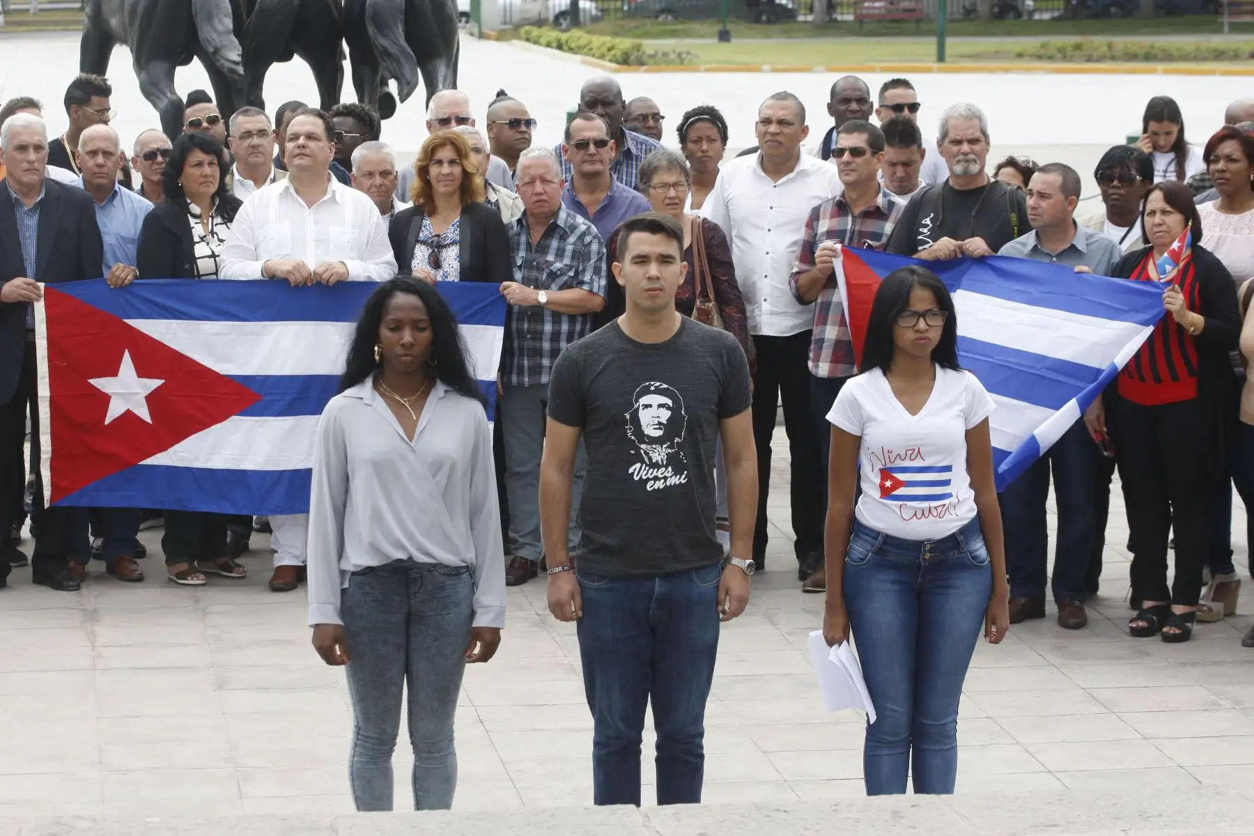 La delegación cubana realiza colocación de una ofrenda floral en el Monumento a los Próceres y Precursores de la Independencia en el marco de la VIII Cumbre de las Américas.  Foto:ANDINA/Eddy Ramos