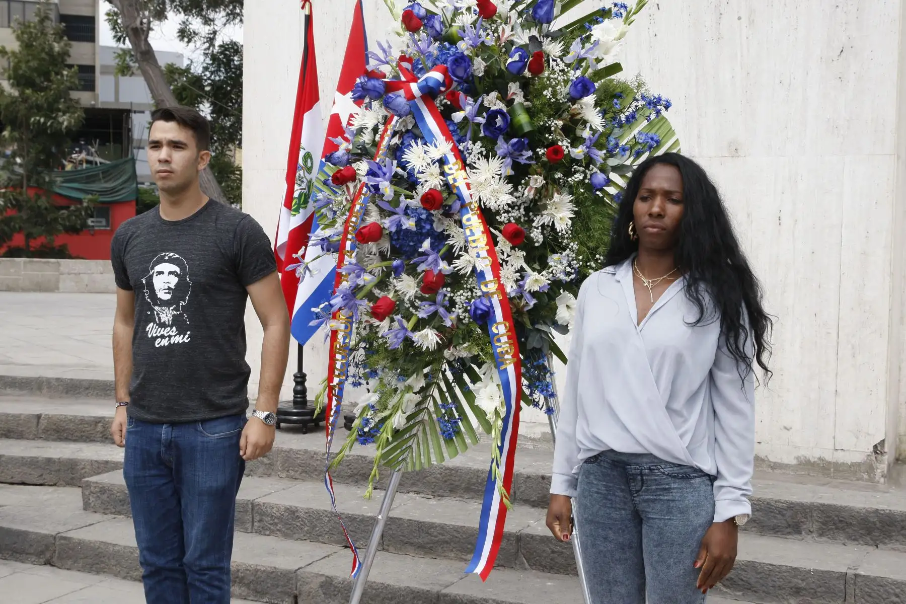 La delegación cubana realiza colocación de una ofrenda floral en el Monumento a los Próceres y Precursores de la Independencia en el marco de la VIII Cumbre de las Américas.  Foto:ANDINA/Eddy Ramos