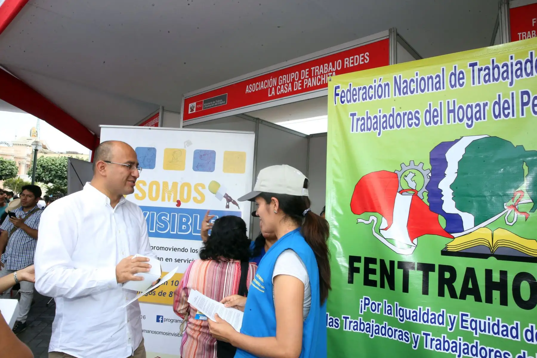 Viceministro de Trabajo, Manuel Vásquez, participa en feria de promoción de derechos laborales de trabajadores del hogar en Lima. Foto: Cortesía.