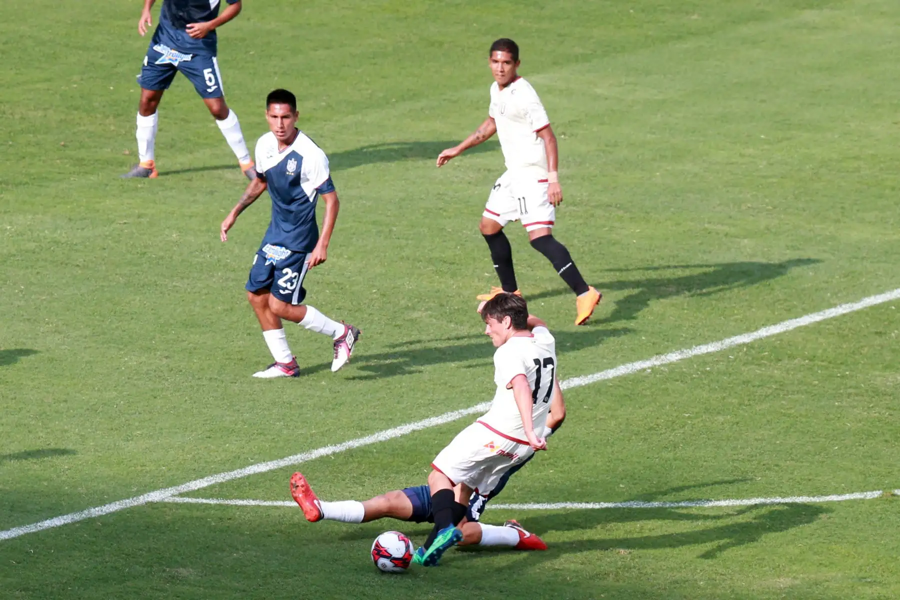 Universitario y San Martín igualan 1-1 en el Estadio Monumental. Foto: ANDINA/Vidal Tarqui