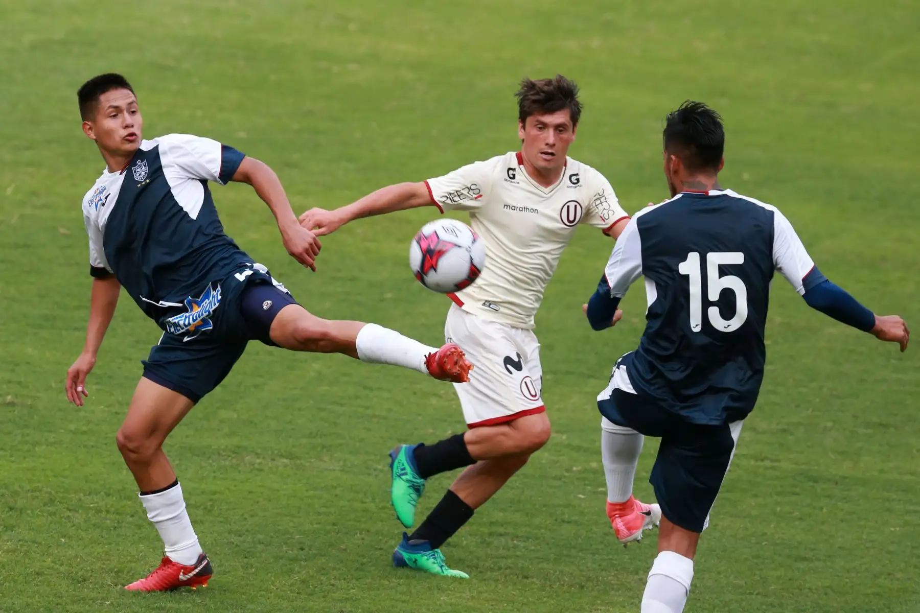 Universitario y San Martín igualaron 2 - 2 en el Estadio Monumental. Foto: ANDINA/Vidal Tarqui