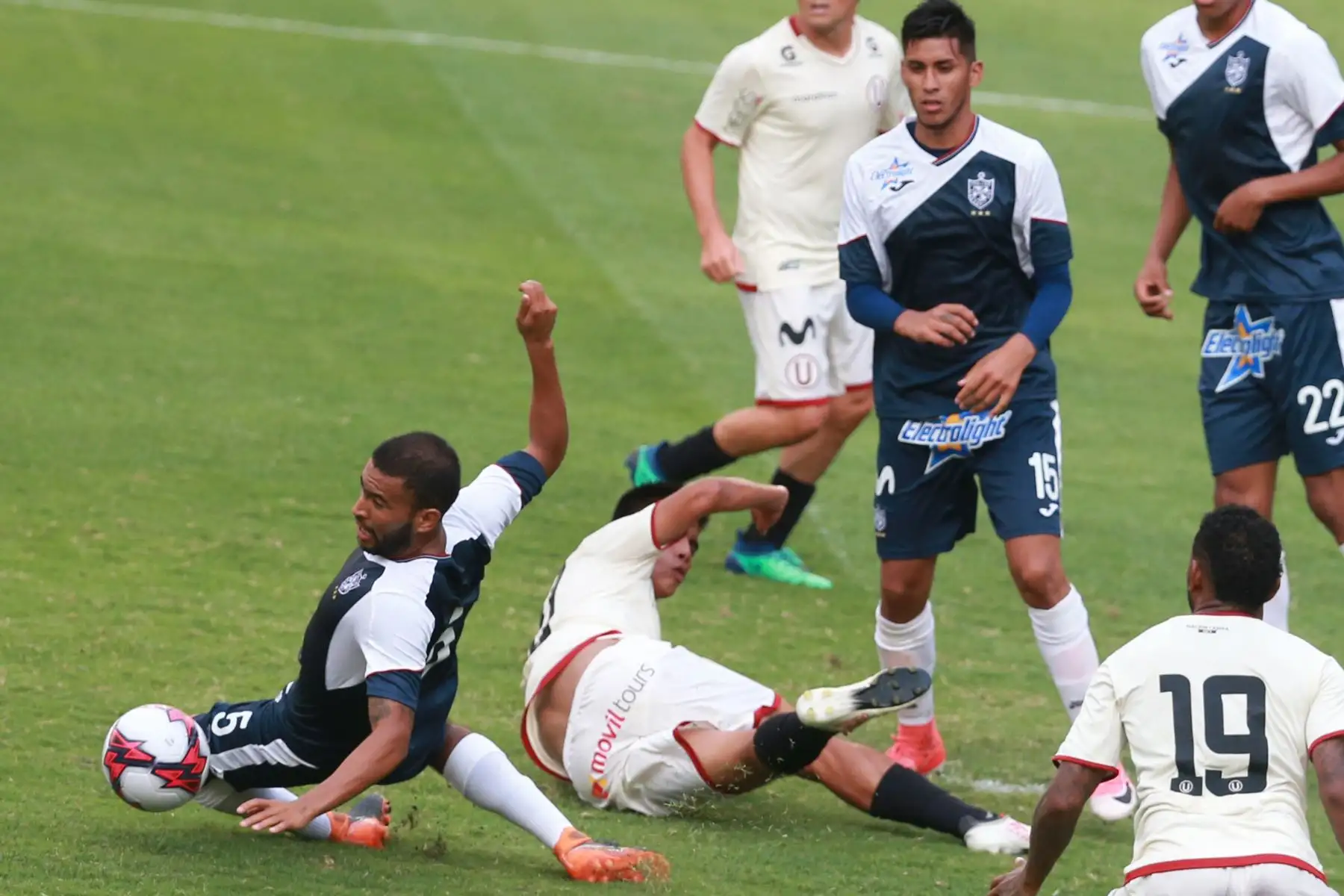 Universitario y San Martín igualaron 2 - 2 en el Estadio Monumental. Foto: ANDINA/Vidal Tarqui