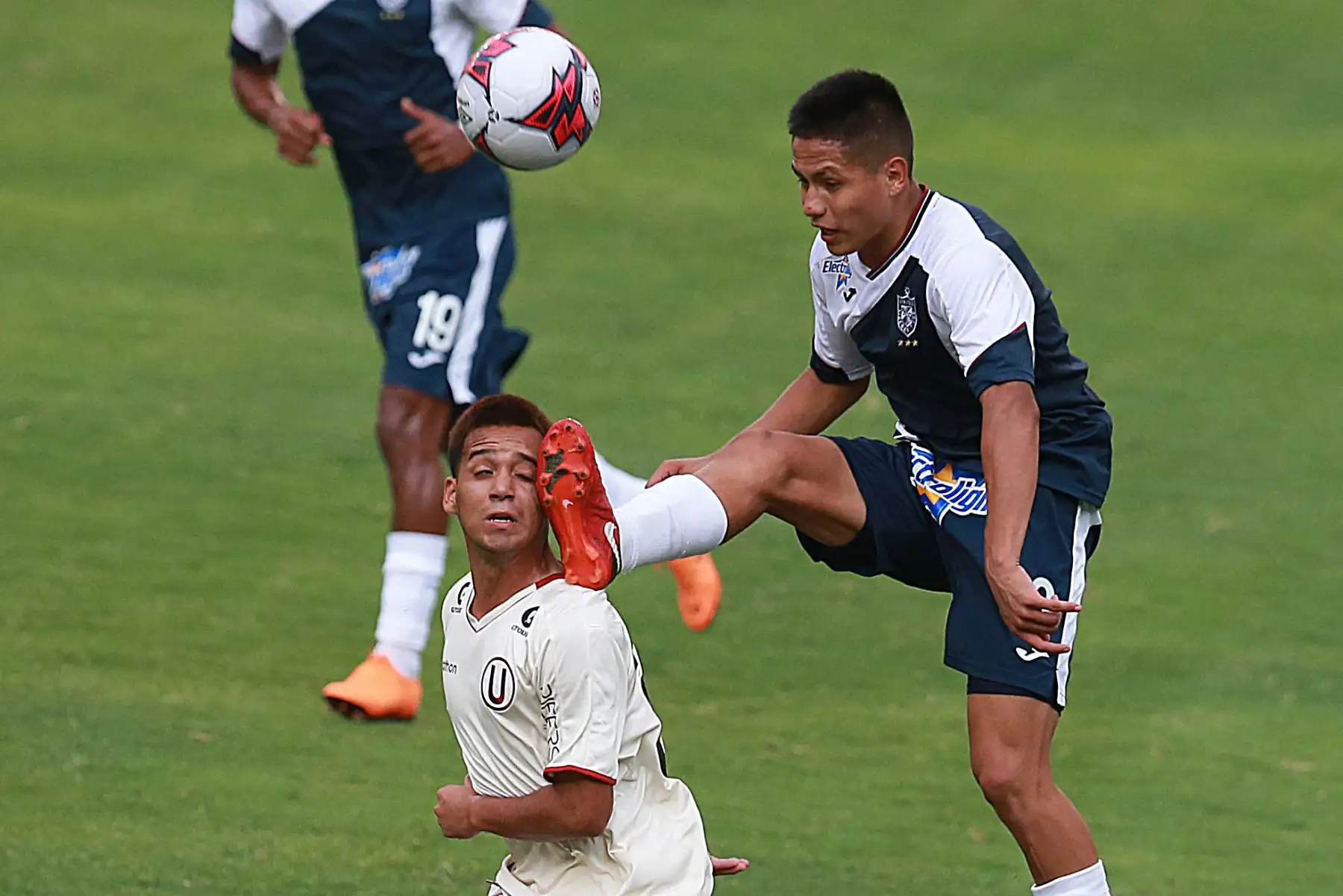 Universitario y San Martín igualaron 2 - 2 en el Estadio Monumental. Foto: ANDINA/Vidal Tarqui