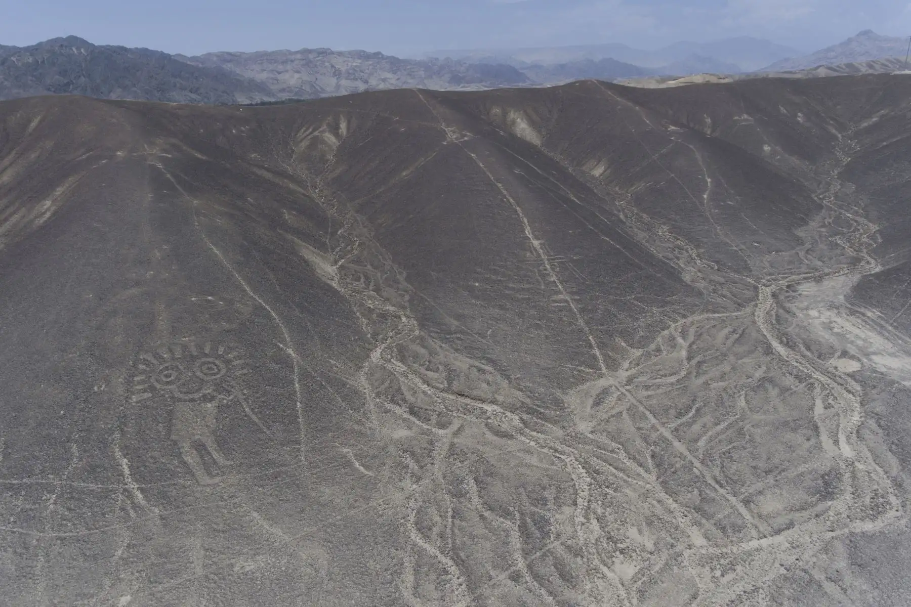 Geoglifos de Llipata, es un conjunto de geoglifos donde resalta el Dios Oculado, una divinidad Paracas y que se aprecian desde la carretera Panamerica Sur.
Foto: Cortesía/ Genry Emerson Bautista