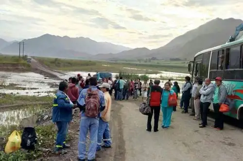 Se desborda el río Chicama y bloque vía a la sierra de La Libertad. Foto: Facebook