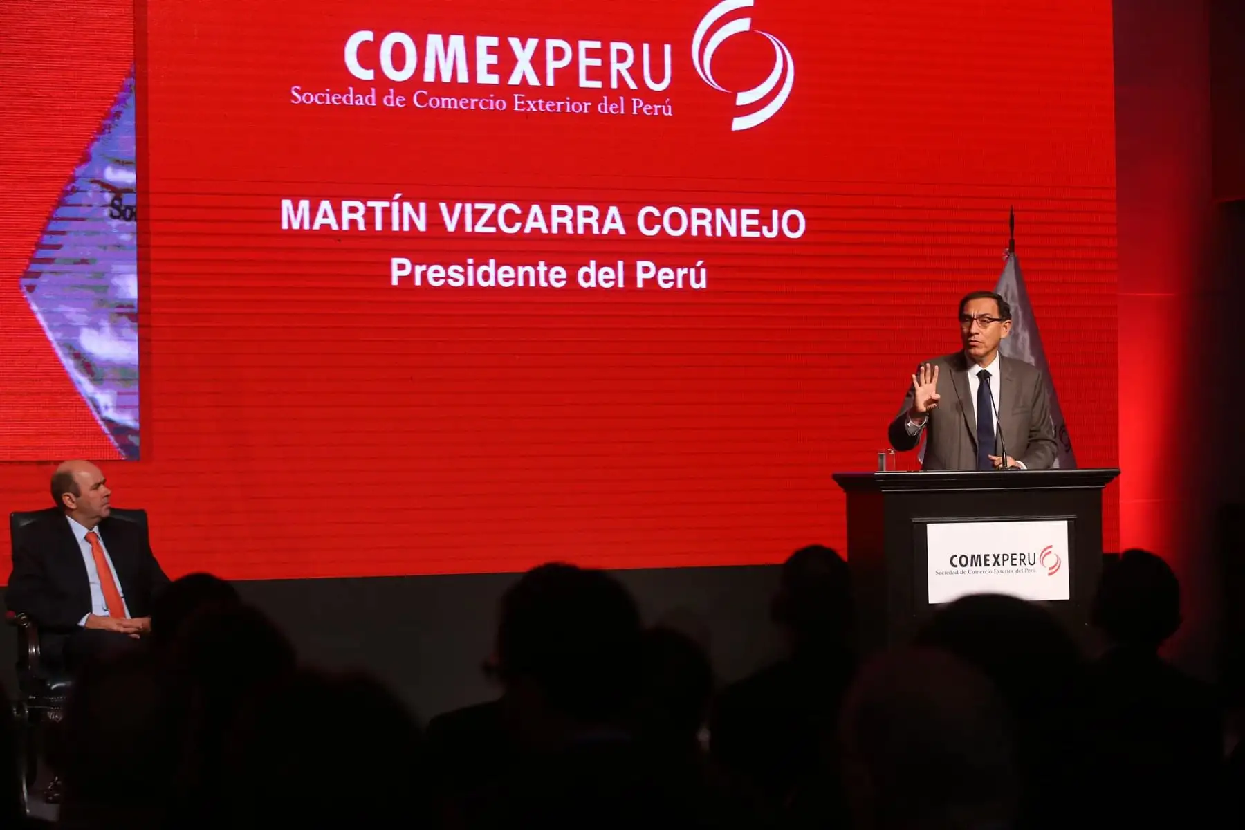 El presidente Martín Vizcarra participa en la ceremonia de cambio del consejo directivo de ComexPeru.Foto: ANDINA/Prensa Presidencia